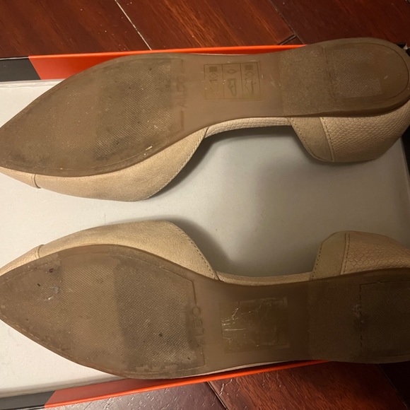 Light pink pleather design around ankle and over toe flat shoes from ALDO - Picture 4 of 5